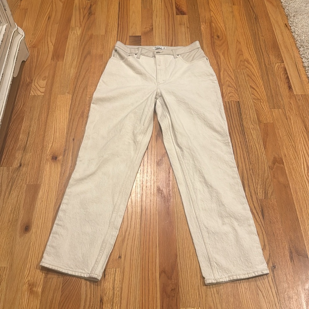 A&F The ‘90s Straight Ultra High Rise Jeans